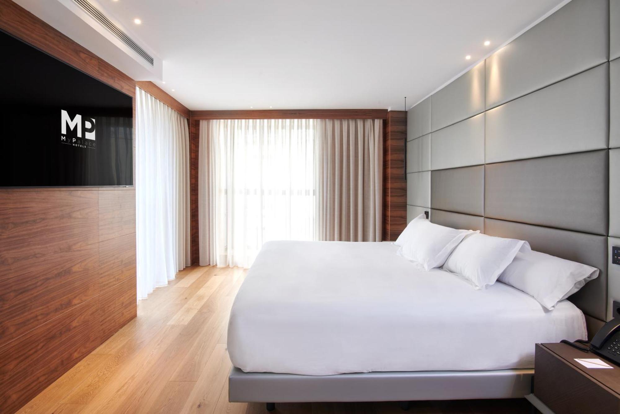 Deluxe Queen Suite Spa Bath